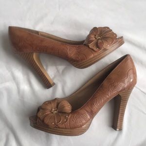 Cognac Floral Leather Stamped Pumps with Flower